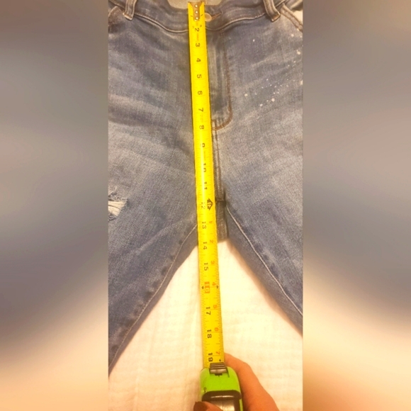 SZ 24W DISTRESSED BOYFRIEND JUDY BLUE JEANS WITH FRAYED HEM - Picture 3 of 11